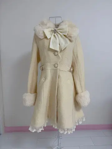 LIZLISA 사이드 하트 버클 A라인 코트