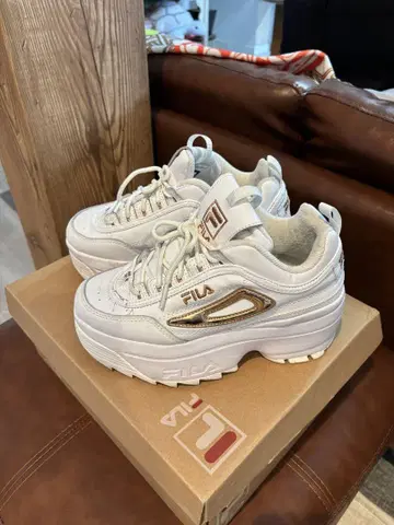 FILA 화이트 통굽 스니커즈