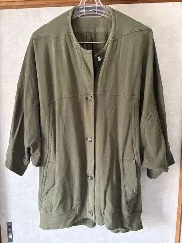 노카라 자켓 올리브색 벌룬 슬리브