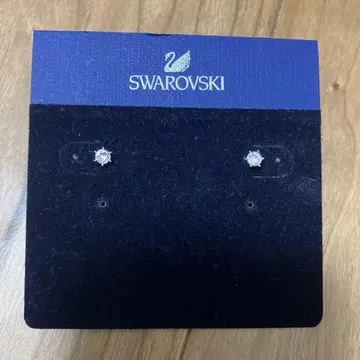 Swarovski 크리스탈 스터드 귀걸이