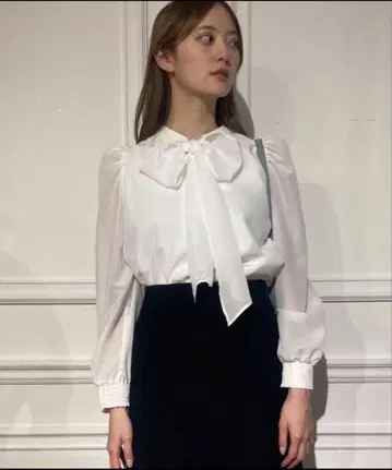 CELFORD 셀포드 리본 플레어 블라우스 긴팔 화이트