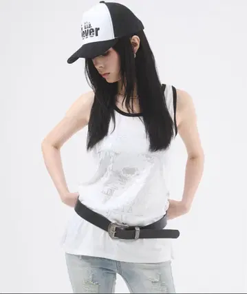 d.i.a 메탈릭 스컬 모티브 프린트 탱크탑