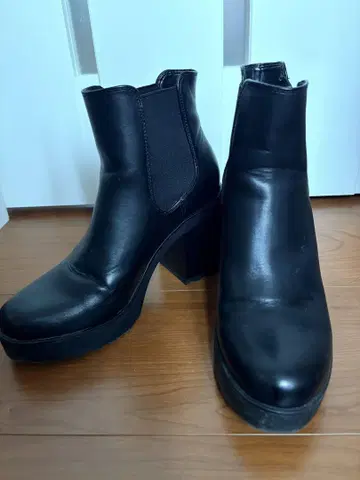 Bershka 버쉬카 블랙 사이드 고어 부츠 하이힐