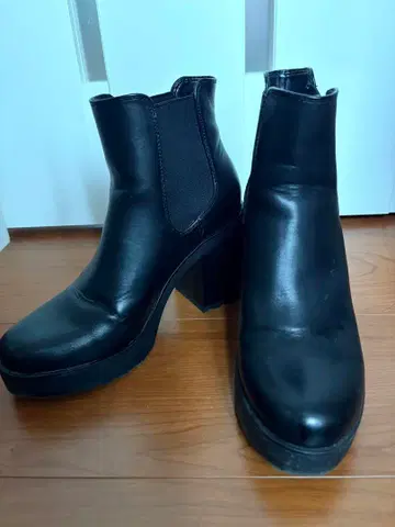 Bershka 버쉬카 블랙 사이드 고어 부츠 하이힐