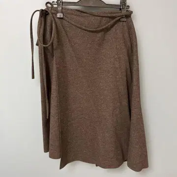 UNSPECK 브라운 랩 플레어 스커트