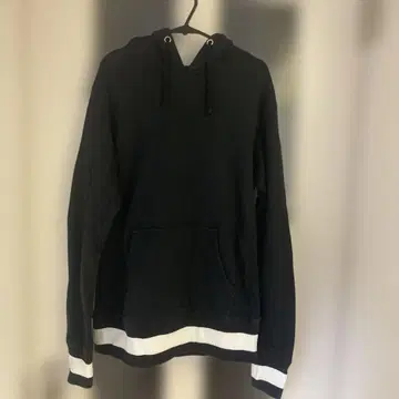 VANQU ISH 블랙 후드 부착 후드티