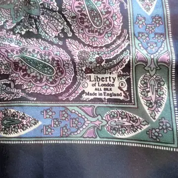 Liberty of London 실크 스카프