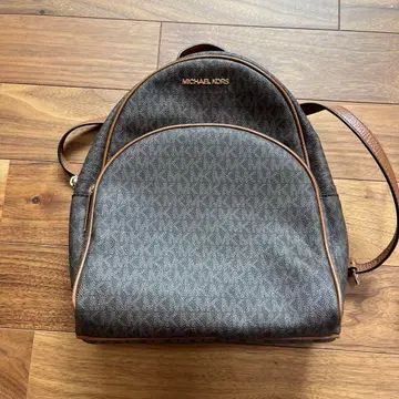 MICHAEL KORS 브라운 백팩