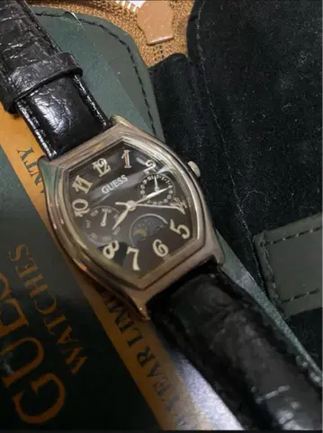 [ 빠른 배송! ] GUESS 손목시계 블랙