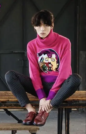 jojo x glamb 도피오 프린트 터틀넥 스웨터 죠죠의 기묘한 모험