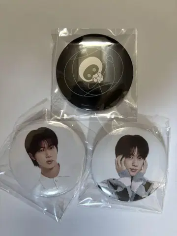BTS JIN RUNSEOKJIN JAPAN 캡슐 토이 캔뱃지 3개