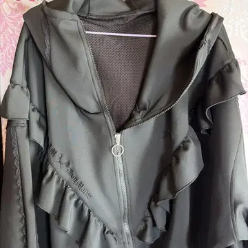 프릴 달린 후드 블랙 후드티