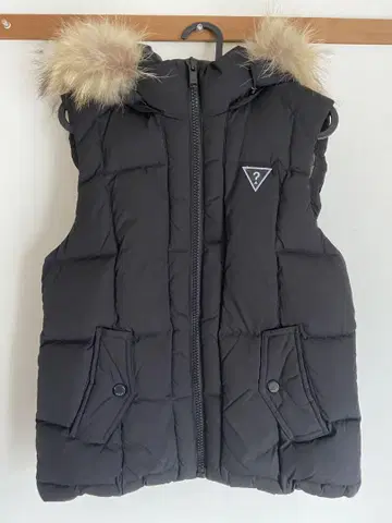 게스 후드 부착 다운 베스트
