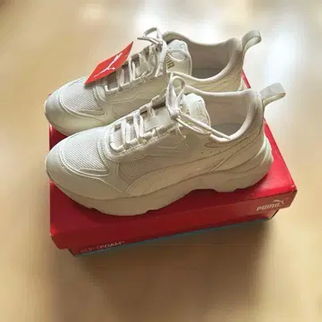 Puma Soft Foam 화이트 스니커즈
