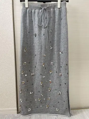 새상품 비쥬 맨투맨 스커트 BIJOU MOTIF SWEAT SKIRT