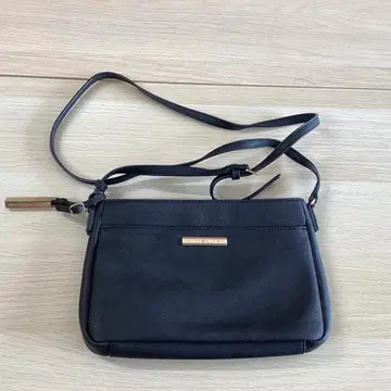 TOMMY HILFIGER 블랙 숄더백