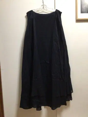mizuiroind 짙은 네이비색 슬리브리스 원피스