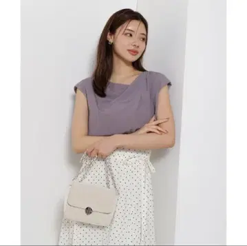 뉴앙스 넥 프렌치 슬리브 블라우스