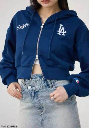 [ 새상품 완판템 ] 아줄바이마우지 콜라보 다저스 MLB 크롭 후드티