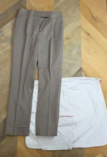 새상품 Salvatore Ferragamo 베이지 팬츠 38 y15