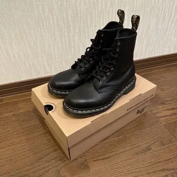 닥터마틴 1460 8홀 부츠 블랙 23cm
