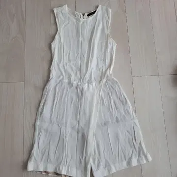 ZARA BASIC 화이트 슬리브리스 점프수트