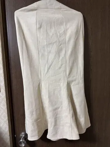 화이트 롱 스커트