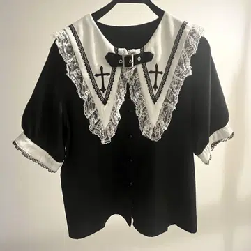 MARS BIG 옷깃 크로스 자수 블라우스 반팔