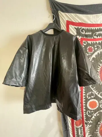 SYNTHETIC LEATHER BUFFALO TEE