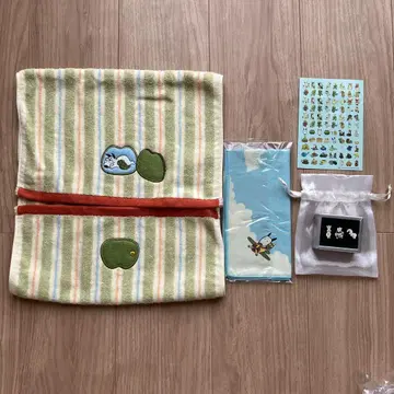 밤과 케로 페이스 타월, 런치 크로스, 달력 씰, 핀 배지