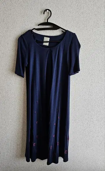 Sybilla 무릎 기장 원피스 M 사이즈 슬립 포함