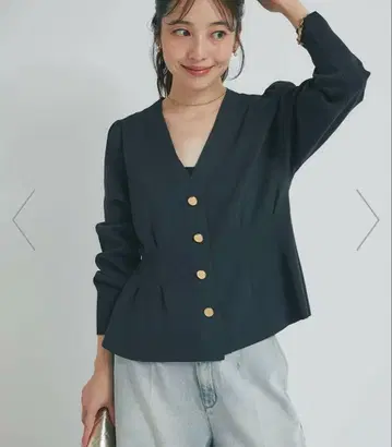 La boutique BonBon V넥 페플럼 가디건