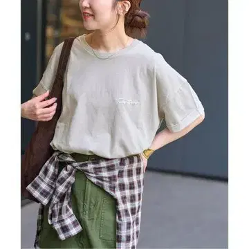 저널 스탠다드 리룸 자수 로고 하프 슬리브 T