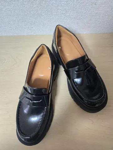 UNIQLO U 블랙 로퍼 23.5 cm