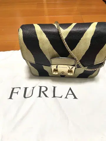 레어 패턴 FURLA 메트로폴리스 체인 백