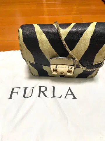 레어 패턴 FURLA 메트로폴리스 체인 백