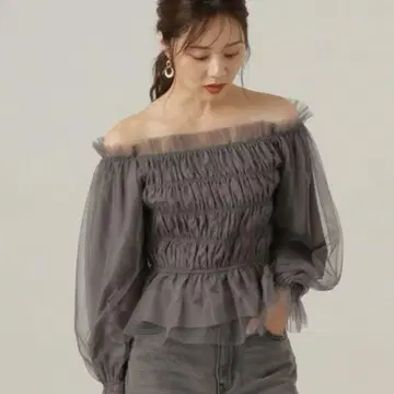 PROPORTION BODY DRESSING 튤 셔링 블라우스