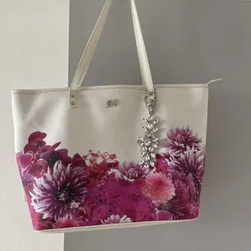 Rady 리조트 플라워 토트백 참 포함