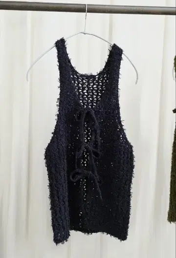 Mediam Frayed Yarn 오픈 프론트 탱크/블랙