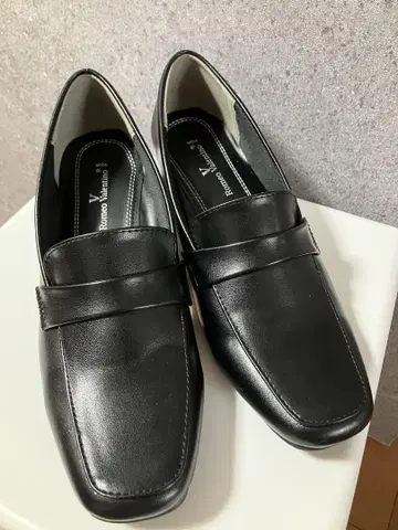로미오 발렌티노 펌프스 로우힐 로퍼