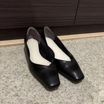 블랙 가죽 스퀘어토 펌프스 낮은 힐