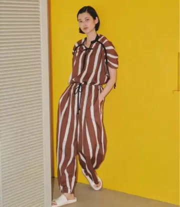 투데이풀 스트라이프 개더 콤비네존