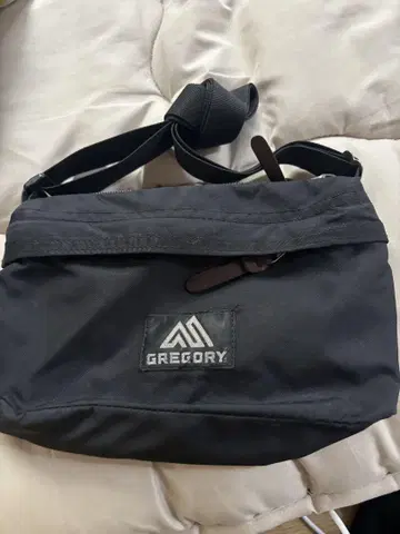 GREGORY 블랙 숄더백