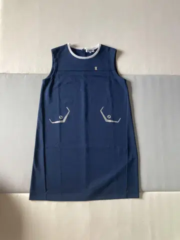 PICONE 슬리브리스 무릎 기장 원피스