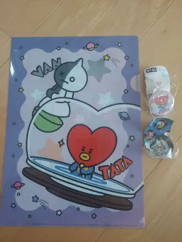 쿠라스시 BT21 클리어 파일 캔 배지 아크릴 스티커 TAKA VAN