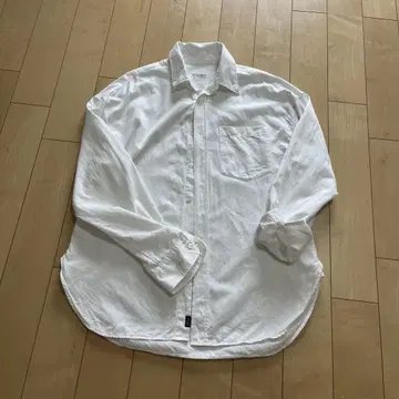 YANUK 화이트 긴팔 셔츠
