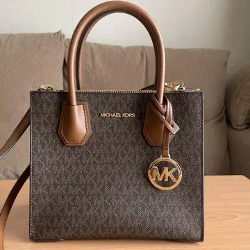 MICHAEL KORS 브라운 숄더백 시그니처