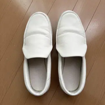 새상품급 문스타 810S 화이트 로퍼 25.5cm