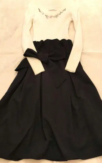 CECIL McBEE 자수 원피스 M 사이즈