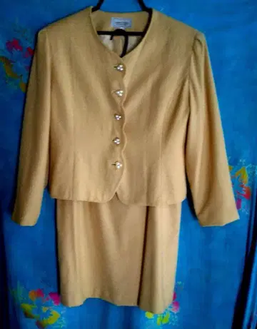 Ladies Fashion 베이지 스커트 셋업